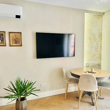 Apartment Trinquet Vell Historic Center Largas *
