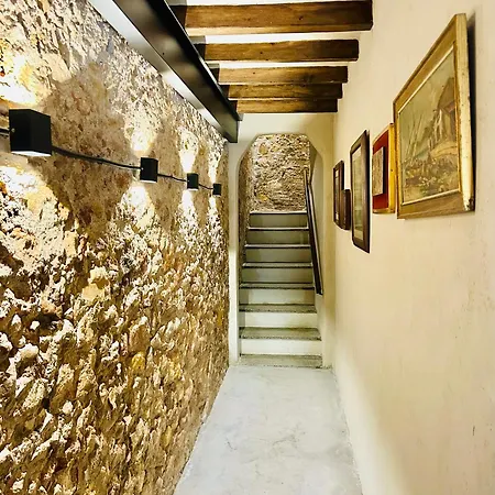 Trinquet Vell Historic Center Largas *